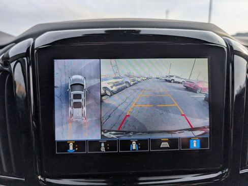 Used 2023 Chevrolet Traverse LT w/ LT Premium Package image 16