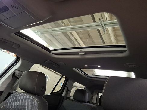 Used 2021 GMC Acadia SLE w/ Driver Convenience Package image 12