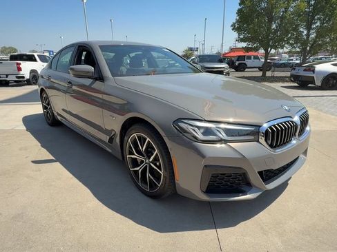 Used 2022 BMW 530e xDrive w/ Premium Package AWD/4WD image 2