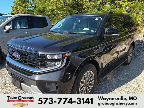 Used 2026 Ford Expedition Platinum AWD/4WD image 3