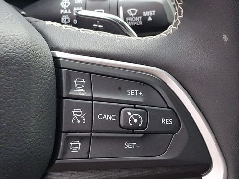 Used 2025 Jeep Grand Cherokee Laredo w/ Luxury Tech Group I AWD/4WD image 25