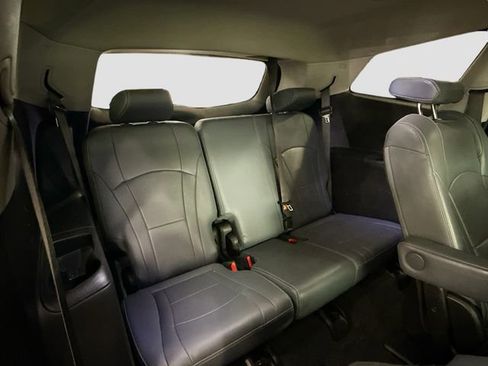 Used 2018 Buick Enclave Essence image 28