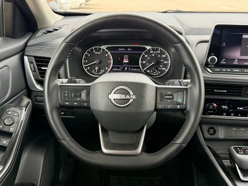 Used 2025 Nissan Rogue SV AWD/4WD image 29