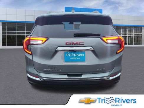 Used 2024 GMC Terrain SLT AWD/4WD image 4