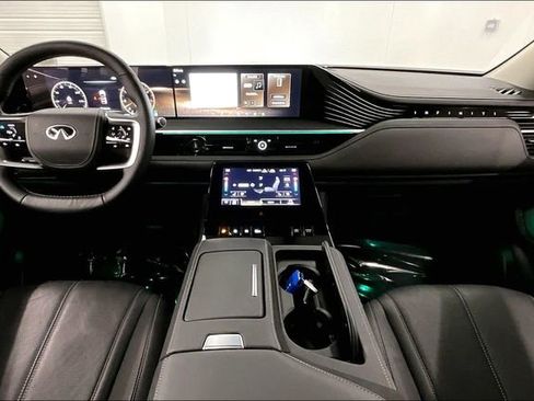 Used 2025 INFINITI QX80 Sensory image 18