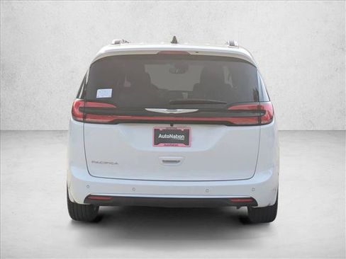 New 2026 Chrysler Pacifica Pinnacle FWD image 8
