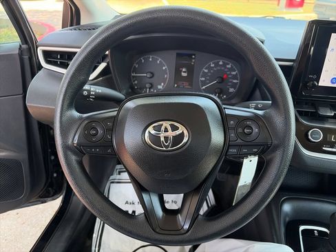 Used 2025 Toyota Corolla LE FWD image 20