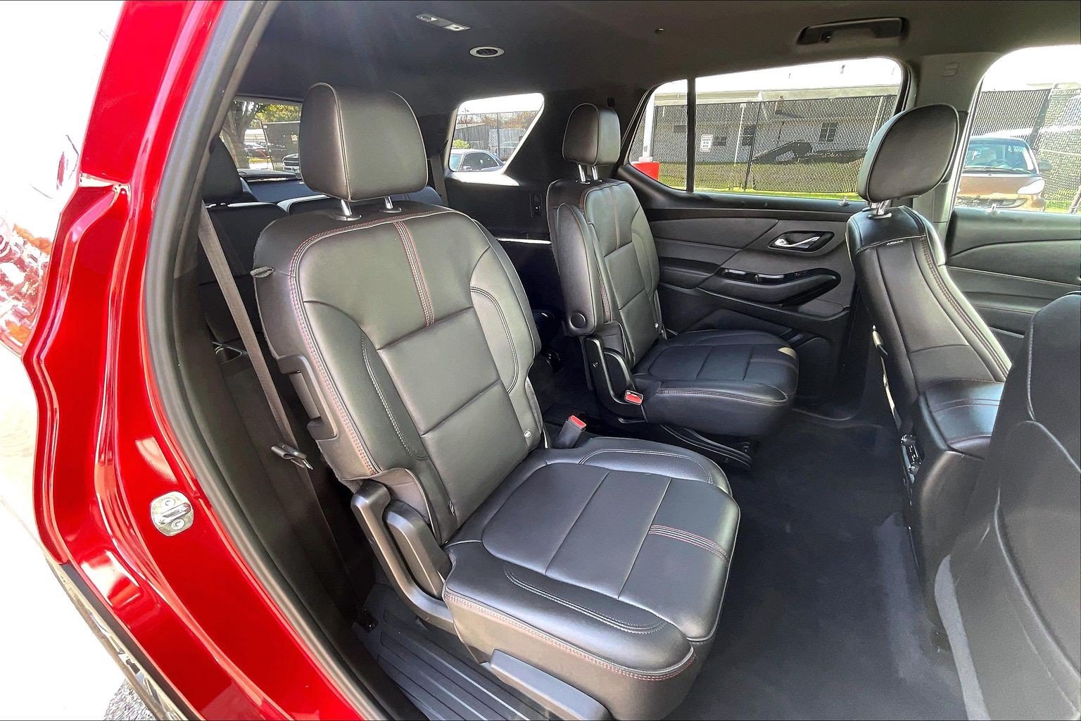 Used 2023 Chevrolet Traverse RS FWD image 31