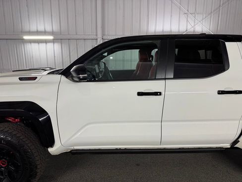 Used 2025 Toyota Tacoma TRD Pro image 15
