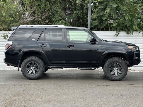 Used 2015 Toyota 4Runner SR5 AWD/4WD image 9