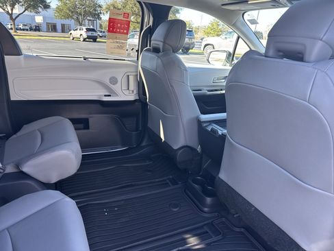 New 2025 Toyota Sienna XLE image 31