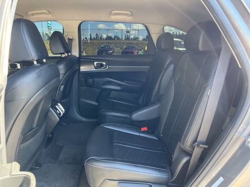 Used 2025 Kia Sorento EX image 17