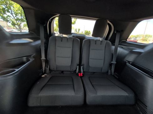 Used 2017 Ford Explorer XLT AWD/4WD image 12