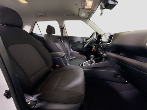 Used 2025 Hyundai Venue SE FWD image 28