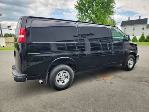Used 2018 Chevrolet Express 2500 w/ Driver Convenience Package RWD image 16