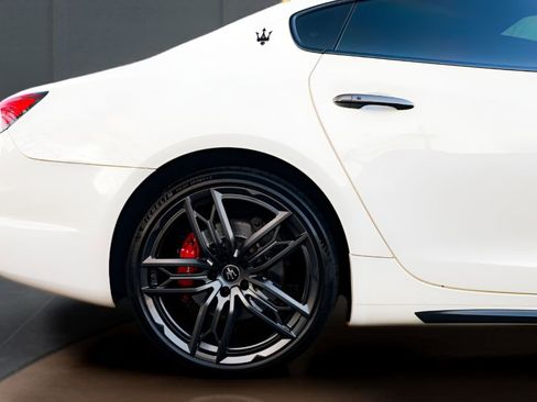 Used 2022 Maserati Quattroporte Modena RWD image 15