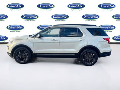 Used 2018 Ford Explorer XLT w/ Equipment Group 202A image 5