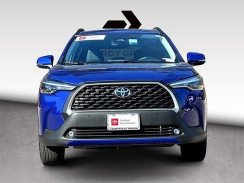 Used 2024 Toyota Corolla Cross XLE image 3
