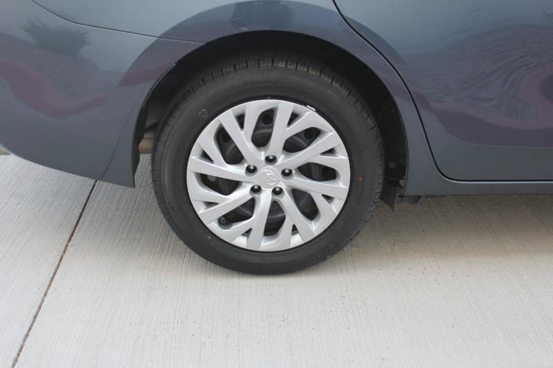 Used 2017 Toyota Corolla LE w/ Carpet Mat Package (TMS) FWD image 34