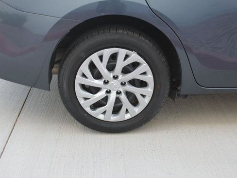 Used 2017 Toyota Corolla LE w/ Carpet Mat Package (TMS) FWD image 34