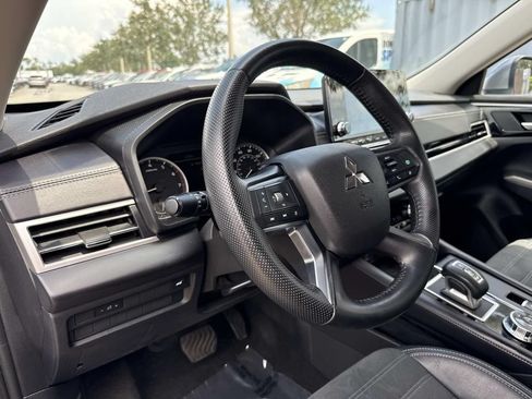 Used 2024 Mitsubishi Outlander SE FWD image 23