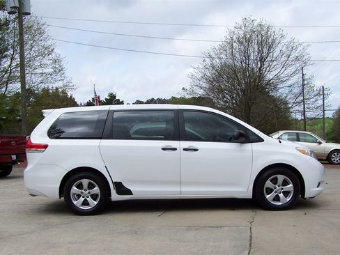 Used 2013 Toyota Sienna L FWD image 33