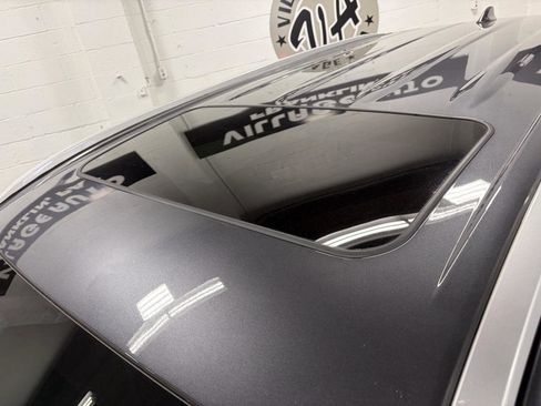 Used 2025 Toyota Highlander XLE image 10