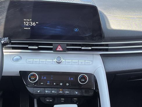 Used 2021 Hyundai Elantra Limited FWD image 15