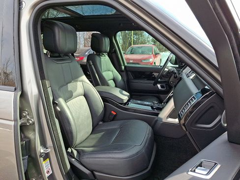Used 2019 Land Rover Range Rover HSE image 3