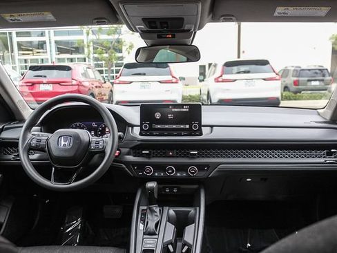 Used 2025 Honda Accord SE image 17