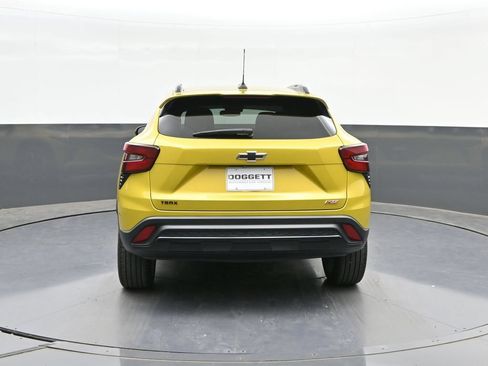 Used 2024 Chevrolet Trax RS w/ Sunroof Package FWD image 8