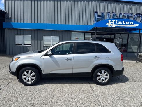 Used 2013 Kia Sorento LX AWD/4WD image 2