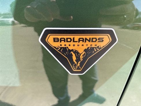 Used 2022 Ford Bronco Badlands AWD/4WD image 5