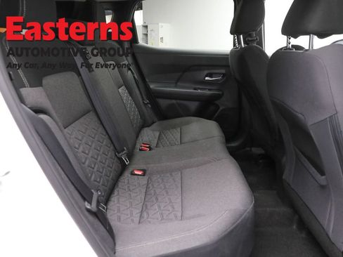 Used 2025 Nissan Kicks SV AWD/4WD image 23