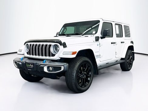 Used 2024 Jeep Wrangler Unlimited Sahara w/ Technology Group AWD/4WD image 3