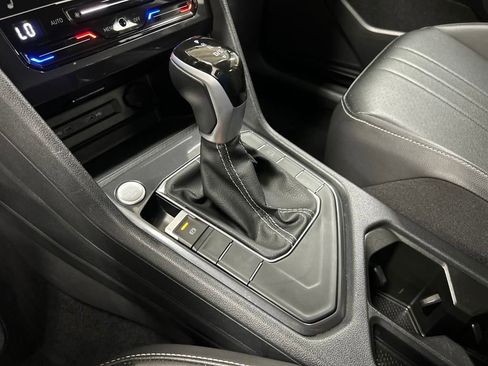 Used 2024 Volkswagen Tiguan SE image 26