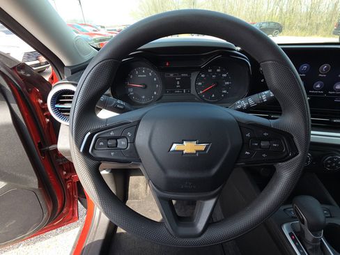 Used 2024 Chevrolet Trax LS w/ LS Convenience Package image 17