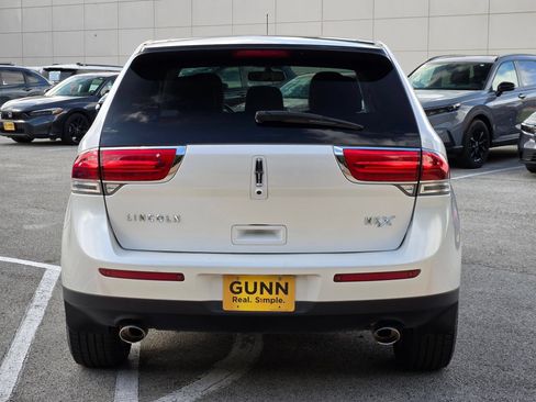 Used 2012 Lincoln MKX FWD image 4