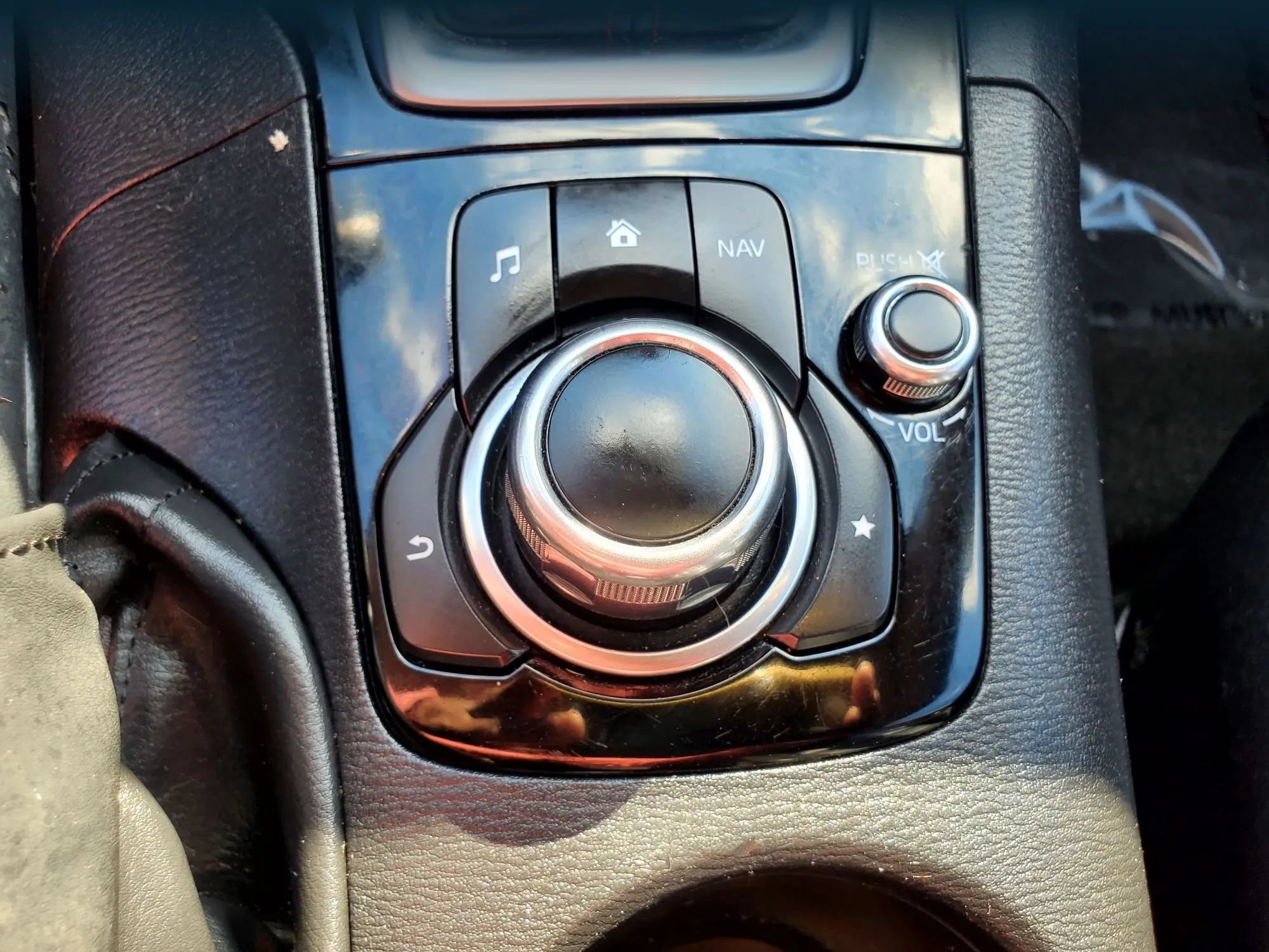 Used 2015 MAZDA MAZDA3 s Touring FWD image 40