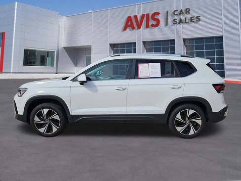 Used 2025 Volkswagen Taos SE AWD/4WD image 10