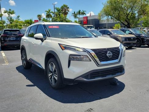 Used 2023 Nissan Rogue SL w/ SL Premium Package FWD image 3