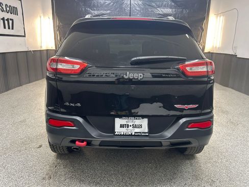 Used 2017 Jeep Cherokee Trailhawk w/ Comfort/Convenience Group AWD/4WD image 5