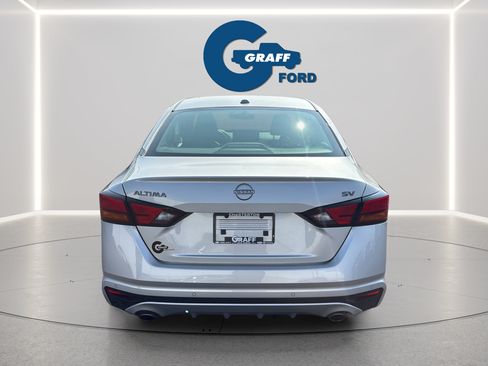 Used 2024 Nissan Altima 2.5 SV w/ SV Premium Package FWD image 9