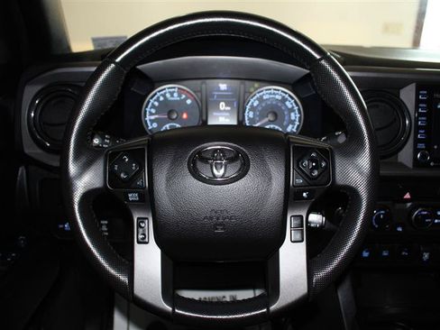 Used 2021 Toyota Tacoma TRD Off-Road w/ Technology Package AWD/4WD image 15