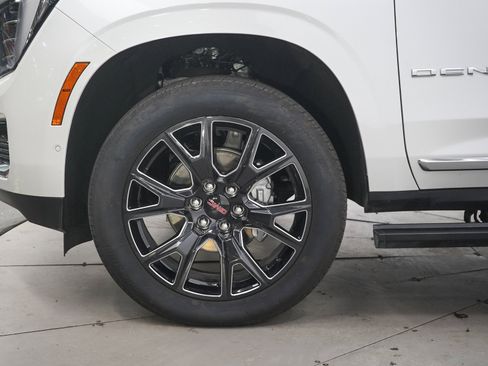 Used 2025 GMC Yukon Denali w/ Denali Reserve Package AWD/4WD image 31