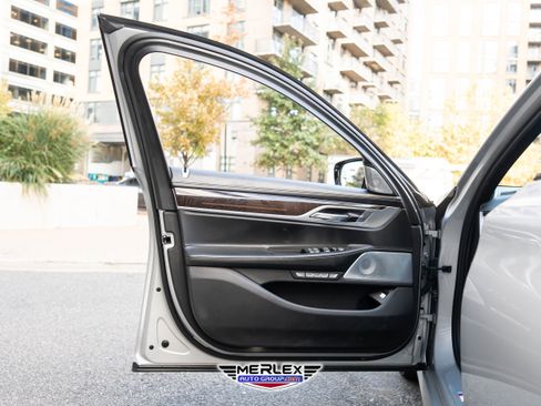 Used 2018 BMW 750i xDrive image 45