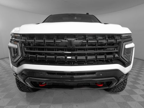 Used 2026 Chevrolet Suburban Z71 w/ Comfort Package image 3