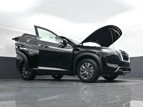 Used 2025 Nissan Pathfinder SV image 40