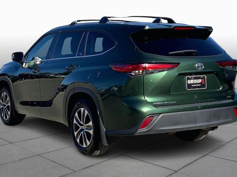 Used 2023 Toyota Highlander XLE FWD image 12
