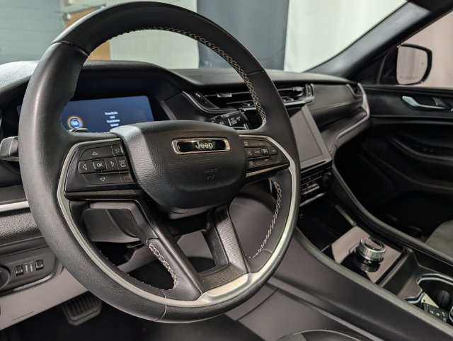 Used 2024 Jeep Grand Cherokee Altitude AWD/4WD image 16